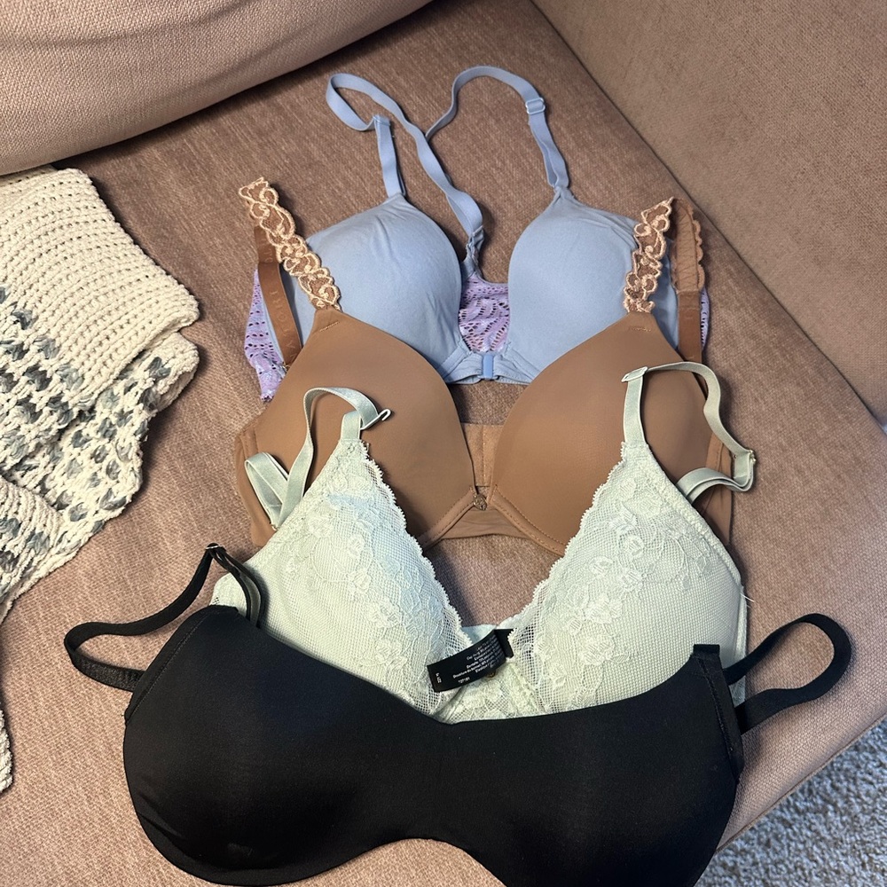 Natori 4 Bras 30C- barely worn!